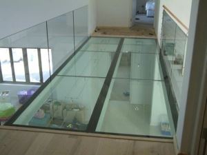 Πλαστικοποιημένο γυαλί για τα πατώματα