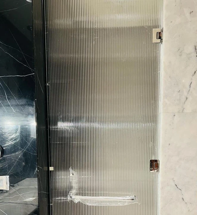 Ribbed Glass Shower Enclosure